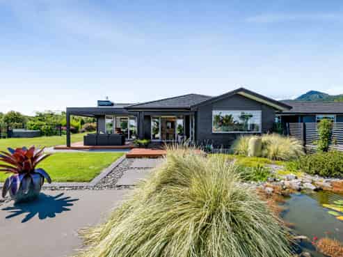 12 Pahakahaka Drive, Oakura
