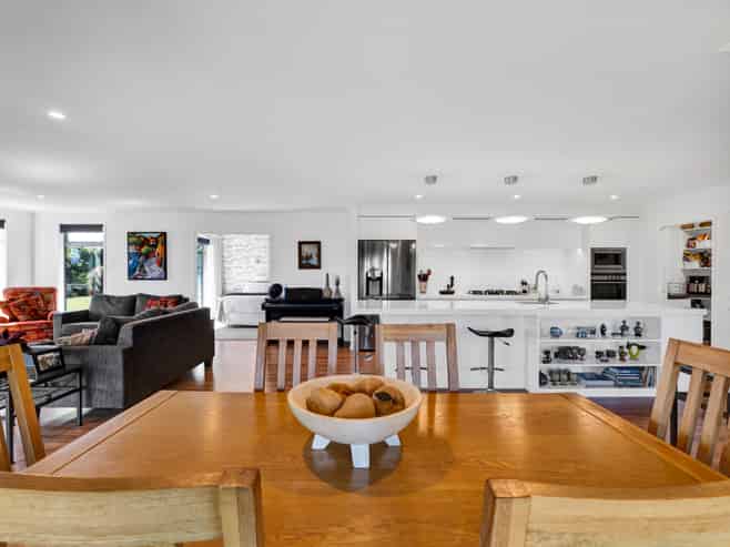 12 Pahakahaka Drive, Oakura