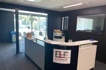 Convenient Multi-use Showroom/Office