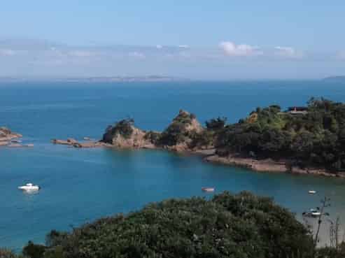 137 South Pacific Road, Rakino Island