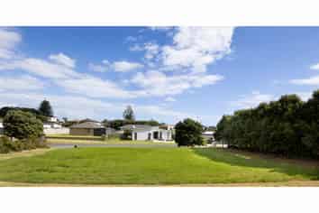 24 Sunset Drive, Baylys Beach