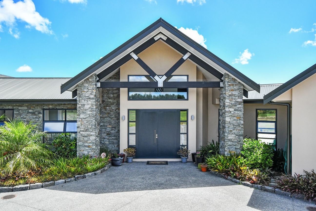 PRICED UNDER CV - A PREMIUM BUSHLAKE HOLDING - Flere