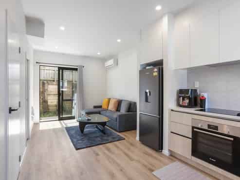 2/285 Te Atatu Road, Te Atatu South