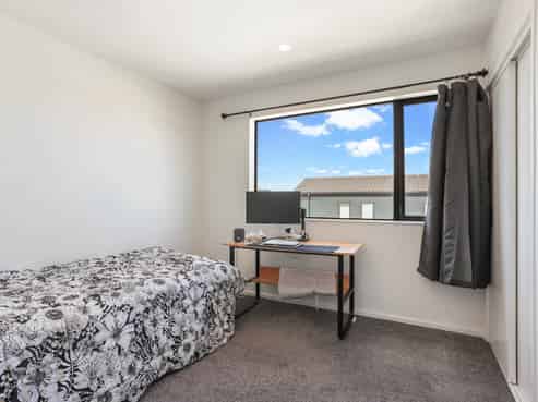 2/285 Te Atatu Road, Te Atatu South