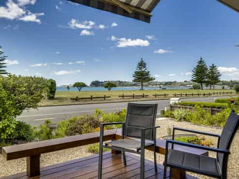 18 The Esplanade, Westshore