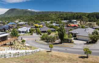 4 Bell Bird Rise, Picton