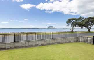 105 Beach Road, Otumoetai