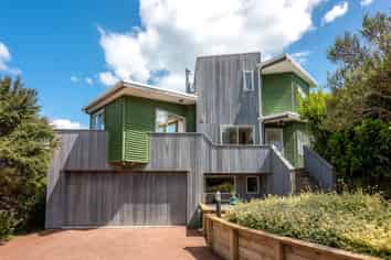 44 View Road, Ostend