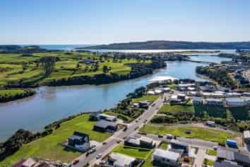 67 Omahina Street, Raglan