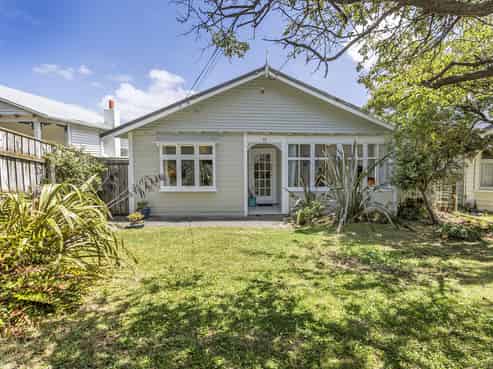 14 Lonsdale Crescent, Rongotai