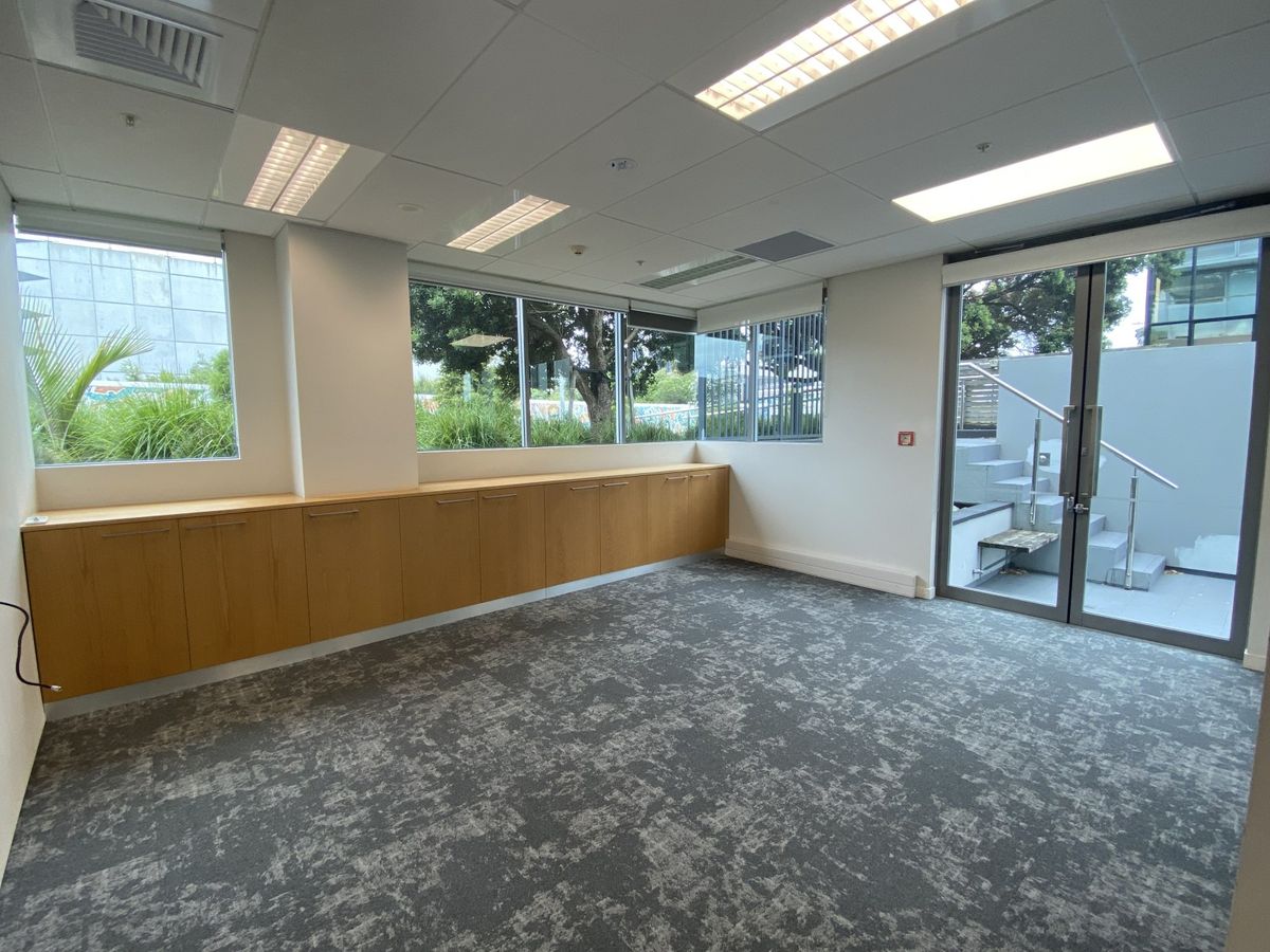 Modern, well presented Takapuna office - Vaade 6