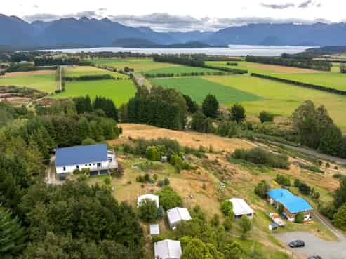 270 Hillside-Manapouri Road, Manapouri