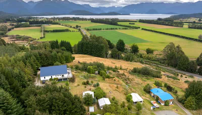 270 Hillside-Manapouri Road, Manapouri