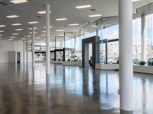 LARGE BEAUTIFUL SHOWROOM
