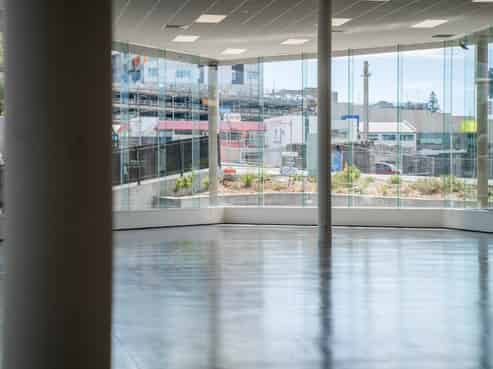 LARGE BEAUTIFUL SHOWROOM
