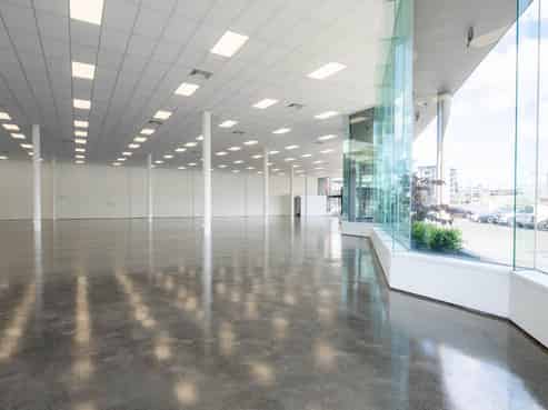 LARGE BEAUTIFUL SHOWROOM
