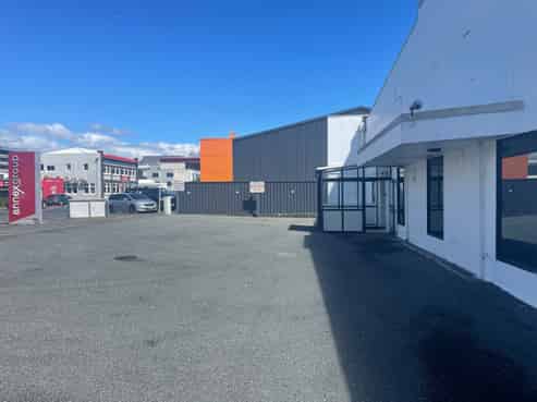 Gill Street warehouse with parking and profile
