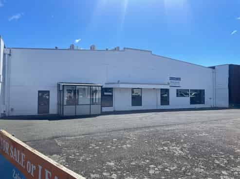 Gill Street warehouse with parking and profile