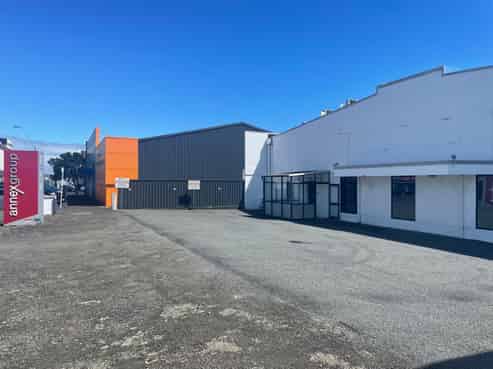 Gill Street warehouse with parking and profile