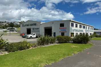 Modern Moturoa Workshop with Secured Yard