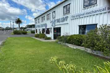 Modern Moturoa Workshop with Secured Yard