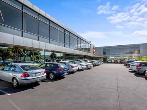 Immaculate 2,352sqm Office - Can be split