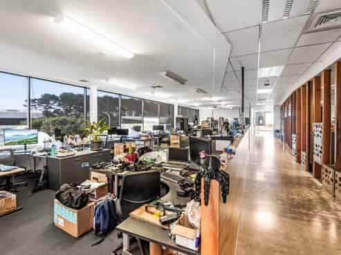Immaculate 2,352sqm Office - Can be split