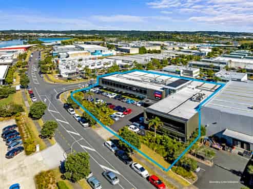 Immaculate 2,352sqm Office - Can be split