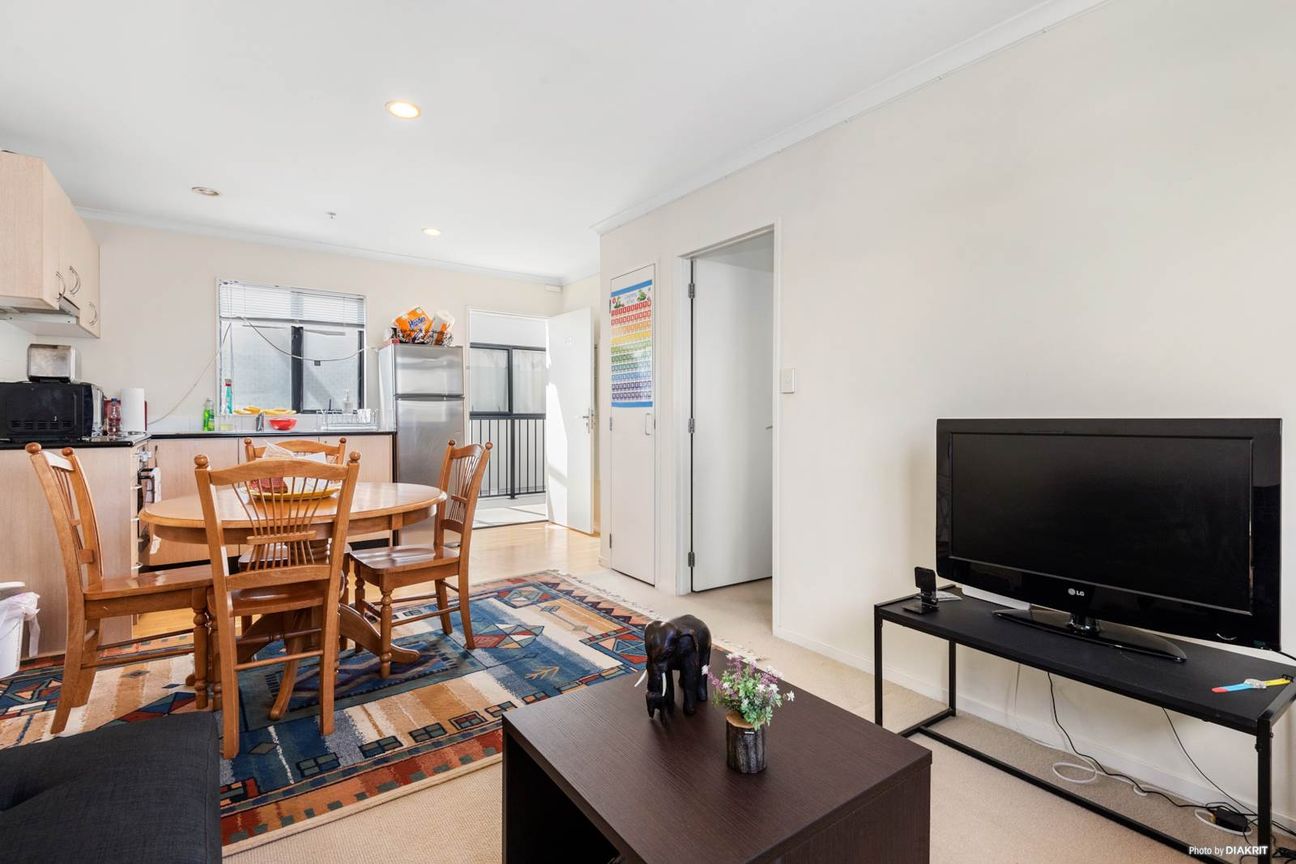 Stunning Top-Floor Oasis in the Heart of Newmarket - Widok 4