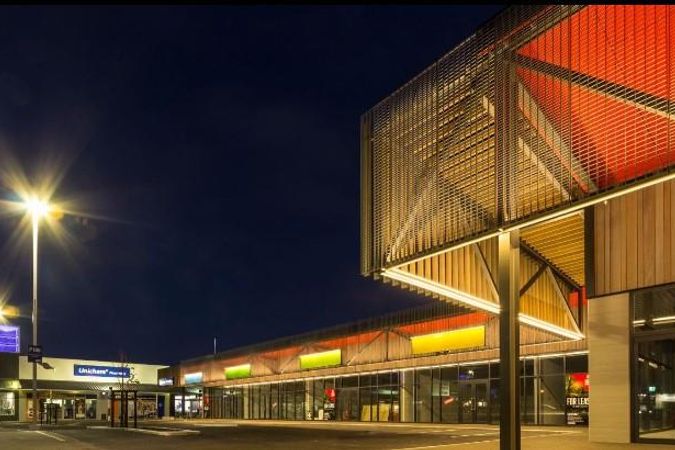 Retail at the Village in Tower Junction – pohled 3