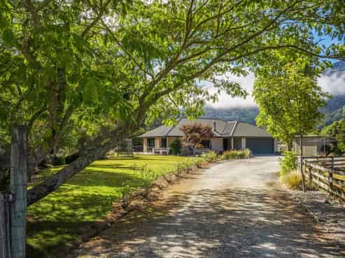 22 Grey Street, Murchison