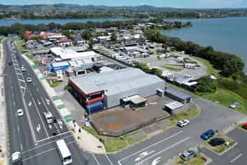 Prime freehold corner site - Just leased