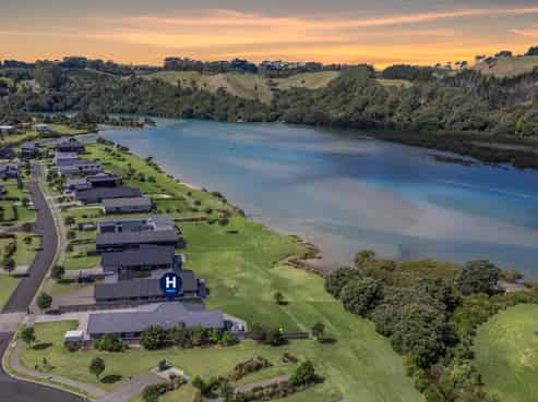 2 Admiral Drive, Cooks Beach
