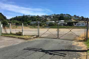 Large Yard Close to Port Taranaki