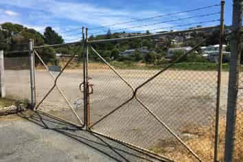 Large Yard Close to Port Taranaki