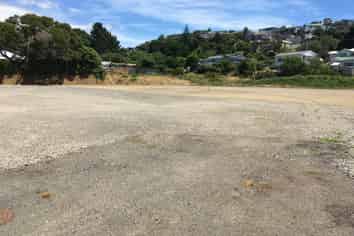 Large Yard Close to Port Taranaki