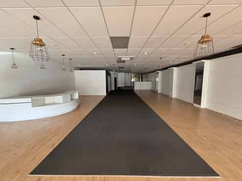 Popular retail location for lease
