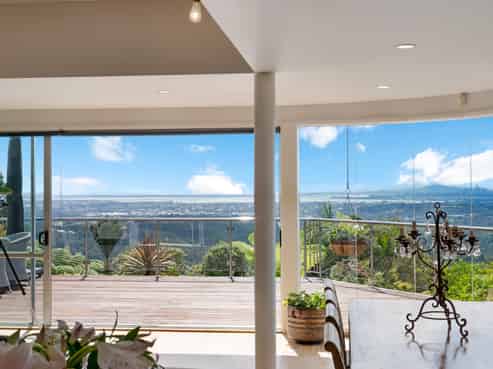 854 West Coast Road, Waiatarua