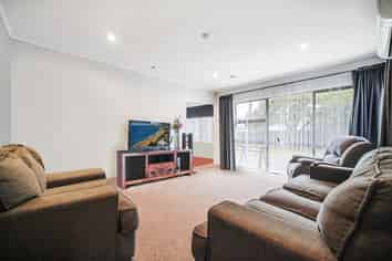 6 Cobham Crescent, Kelston