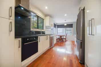 6 Cobham Crescent, Kelston