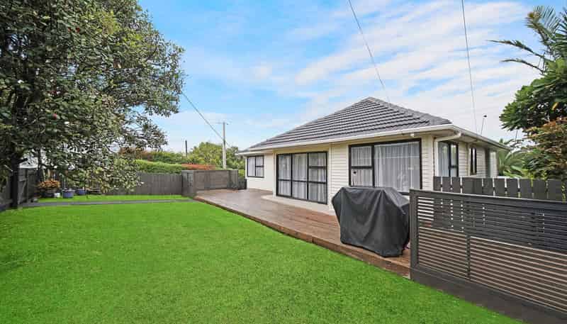 6 Cobham Crescent, Kelston