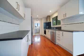 6 Cobham Crescent, Kelston