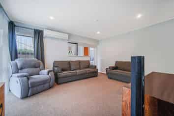 6 Cobham Crescent, Kelston