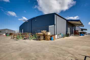 Standout Industrial Warehouse for Lease