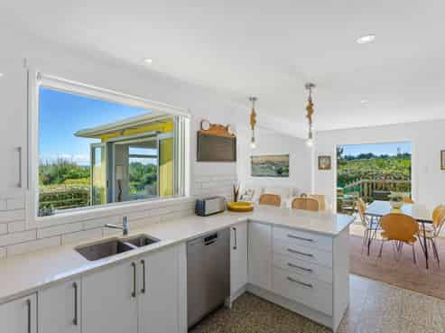 1 Rodney Avenue, Te Horo Beach