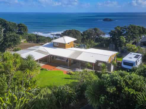 5 Ngatira Road, Muriwai
