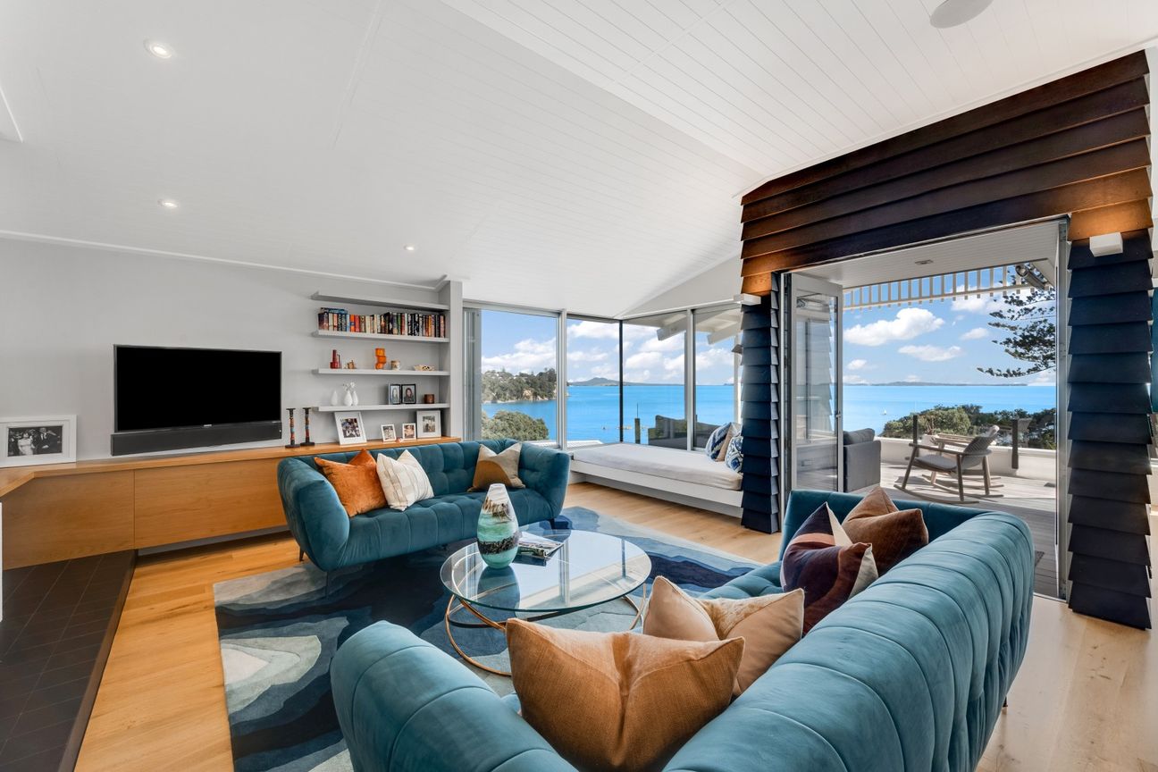 Award winning waterfront masterpiece - Vista 5