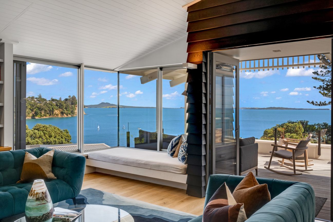 Award winning waterfront masterpiece - Vista 6