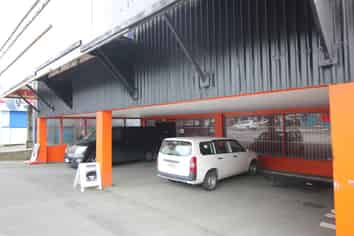Prime Location Showroom Retail