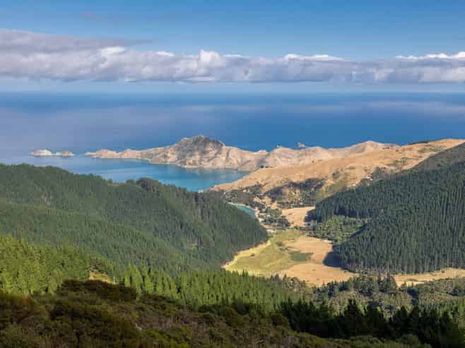  Kupe Bay, Rangitoto Ki Te Tonga (D'Urvil